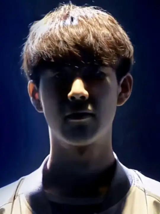 汤圆狼母梦孔大家齐不如玩滑板鞋，加入时代青年联盟TT来击败 Royal Never Give Up