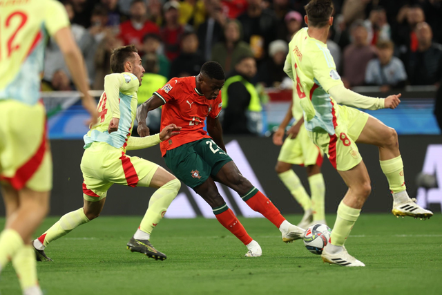 WE不敌JDG后教练直言：这就是顶尖战队和中水平战队的差距